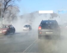 Прорыв трубы в Киеве. Фото: скриншот YouTube-видео