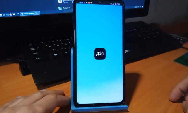 Смартфон. Фото: скриншот YouTube-видео