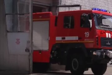 Пожар в Деснянском районе Киева. Фото: скриншот Youtube-видео