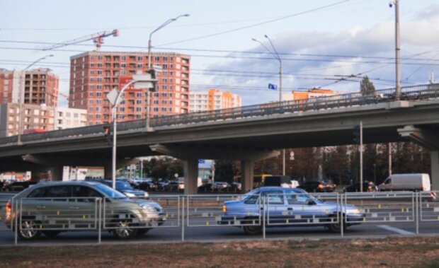 Забудьте о дорогах: в Киеве перекроют еще один мост, о чем нужно знать водителям
