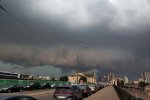 В Киеве ужас: люди в панике разбегаются по домам, падают деревья, погода бушует
