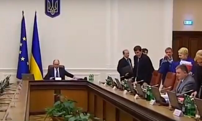 Нападение на экс-министра Яценюка. Фото: скриншот ТСН