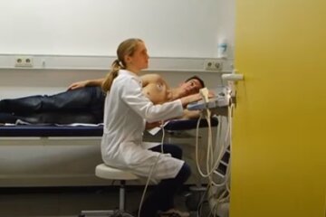 Прием у врача. Фото: скриншот Youtube-видео