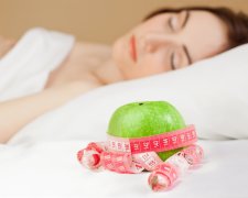 Худеем во сне: названы способы, которые помогут сбросить лишние килограммы