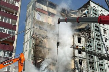 Будинок в Умані після влучення російської ракети. Фото: ДСНС України