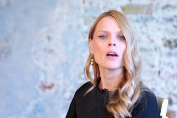 «Неземная» Фреймут подразнила поклонников пикантным фото