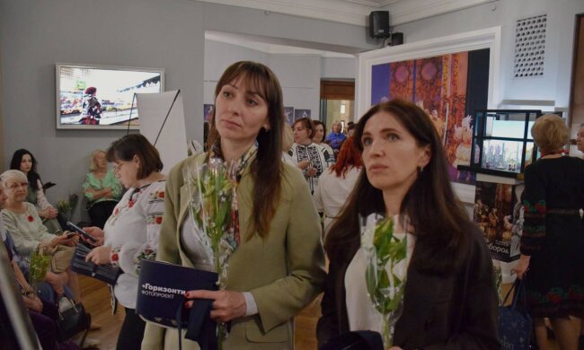 керівниця апарату Подільської РДА Юлія Шпак та заступниця Галина Крилова