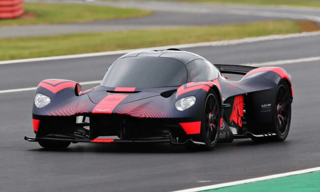 "Aston Martin Valkyrie". Фото: autoexpress.co.uk