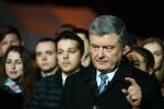 Забыл, что уже не президент! Порошенко на дне Киева вышел к народу пофоткаться и угодил в неприятную ситуацию