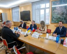 Київ отримує гуманітарну допомогу від французького міста Орлеан