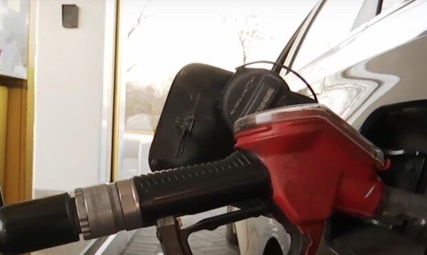 Бензин. Фото: YouTube, скрін