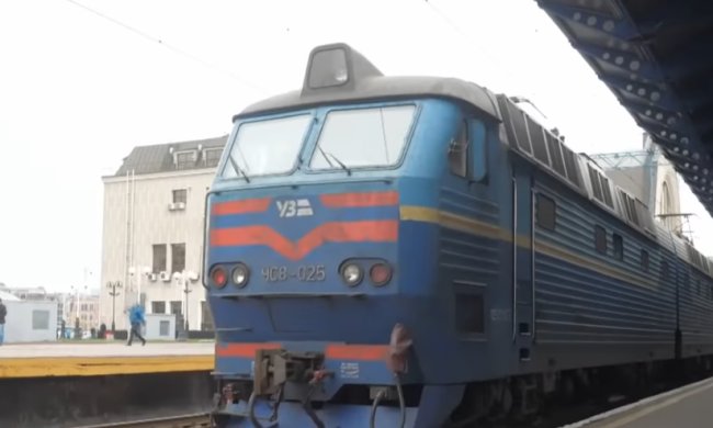 "Укрзализныця" прекращает сообщение с Польшей. Фото: youtube