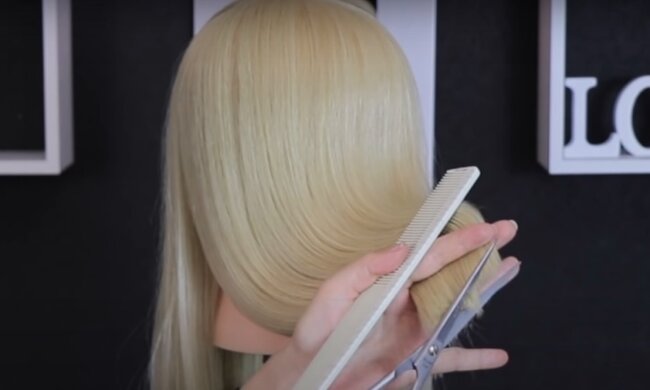 Стрижка. Фото: YouTube, скрін