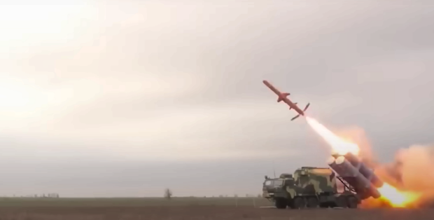 Українцям розповіли, коли вітчизняні ракети полетять на росію. Фото: YouTube