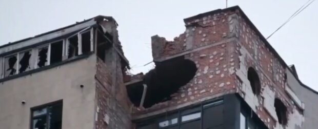Разрушенная многоэтажка в Киеве. Фото: скрин видео РБК