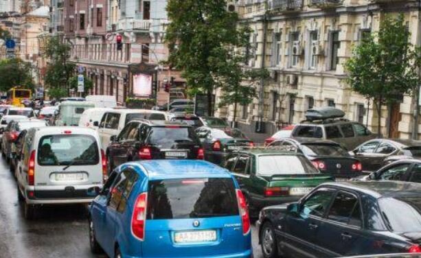 Проехать невозможно, планируйте маршрут: в Киеве перекроют проспект, подробности