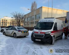 Справжня жесть у Києві: учень з ножем напав на однокласника і вчительку