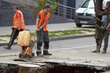 Водители Днепра в растерянности: в городе уже не осталось дорог. Где ездить?