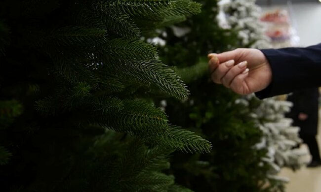 Штучна ялинка. Фото: YouTube