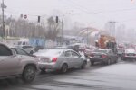 Пробки на дороге из-за снегопада. Фото: скриншот YouTube-видео