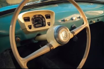 Салон "Запорожца". Фото: Youtube