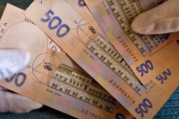 Гривні. Фото: скріншот Youtube-відео