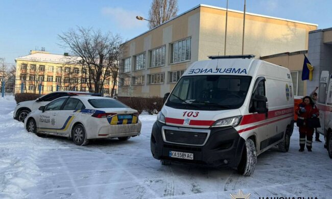 Справжня жесть у Києві: учень з ножем напав на однокласника і вчительку