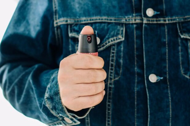 Кабмін змінив правила придбання та використання газової зброї. Фото: з відкритих джерел