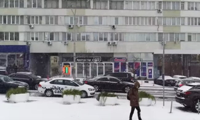 В столице Украины пошел первый снег. Фото: скриншот YouTube-видео