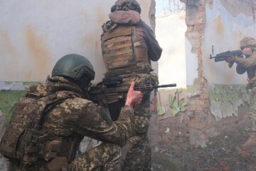 Більше стрільби, фізо, медпідготовки: БЗВП продовжили на 1,5 місяця, але не для всіх