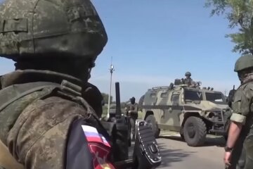 рашисти. Фото: скріншот YouTube-відео