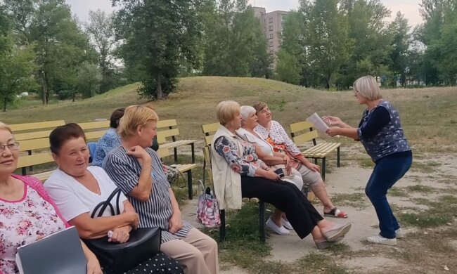 Пенсионеры.