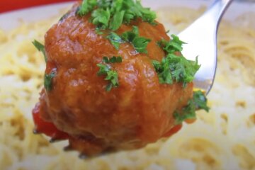 фрикадельки, скриншот из YouTube