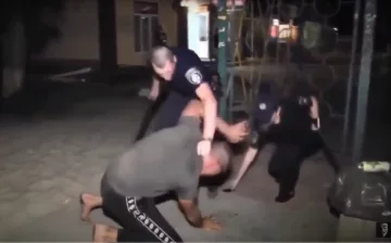 Полиция задерживает преступника