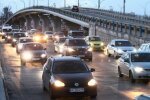 Киев сковали пробки и ДТП: дороги и мосты трещат от автомобилей