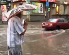 Злива. Фото: скріншот YouTube-відео