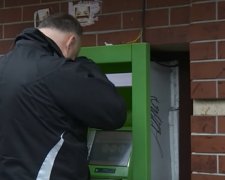В ПриватБанке на несколько часов приостановят работу терминалов и банкоматов. Фото: YouTube