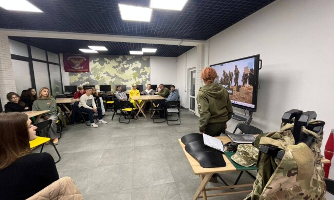 ТЦК уже ходять до шкіл: що військкоми хочуть від дітей