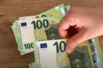 Євро. Фото: скріншот YouTube-відео