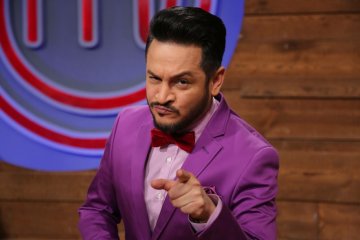 Вот это банки, молодец мужик: Главный судья "Мастер шеф" Эктор Хименос Браво сразил поклонниц своим телом