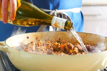 Вино в кулинарии. Фото: YouTube