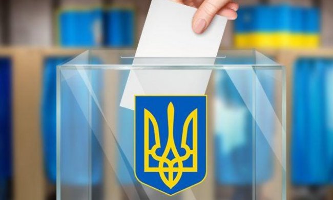 На одном из львовских избирательных участков женщина проголосовала сразу за десятерых