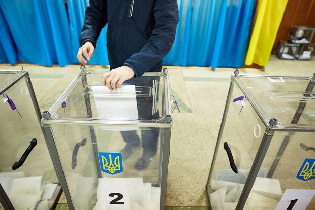 Выборы президента Украины стартовали с массовых нарушений и угрозы взрыва