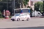 Заложница из луцкого автобуса успела совершить звонок. Фото: скрин youtube