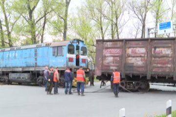 Поезд сошел с рельсов. Фото: скриншот YouTube-видео