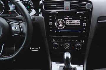 Салон Volkswagen. Фото: скріншот YouTube-відео