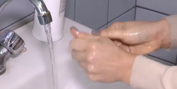 Как правильно мыть руки. Фото: скриншот YouTube
