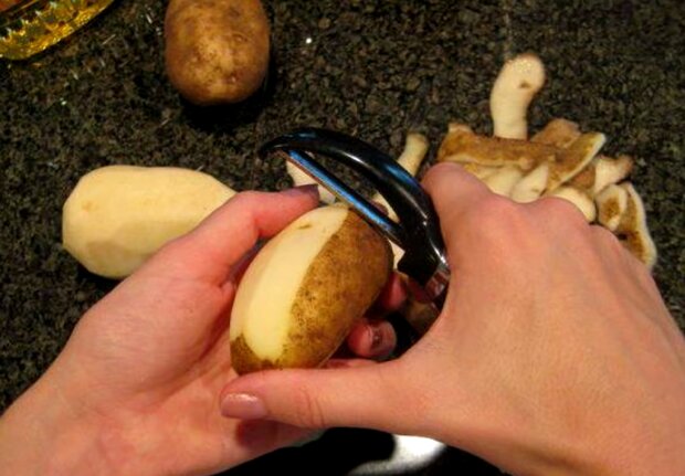 Почему не нужно выбрасывать картофельную кожуру