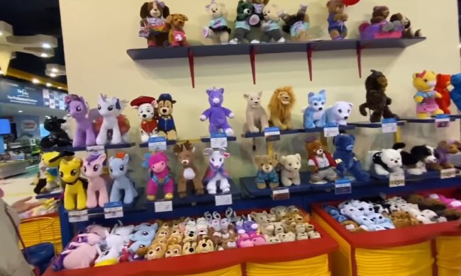 Магазин іграшок. Фото: скріншот YouTube-відео