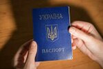 Український паспорт. Фото: скріншот Youtube-відео